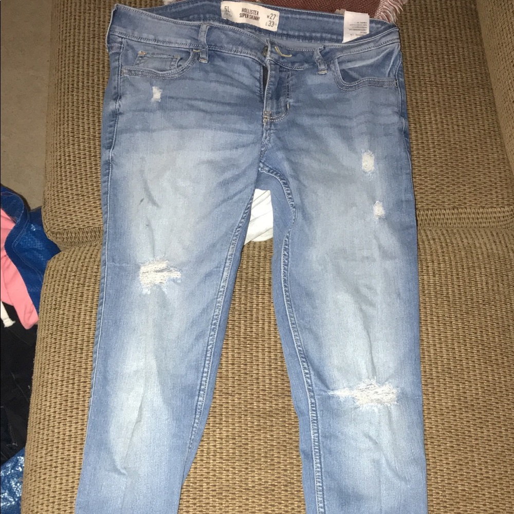 Light wash hollister ripped skinny jeans